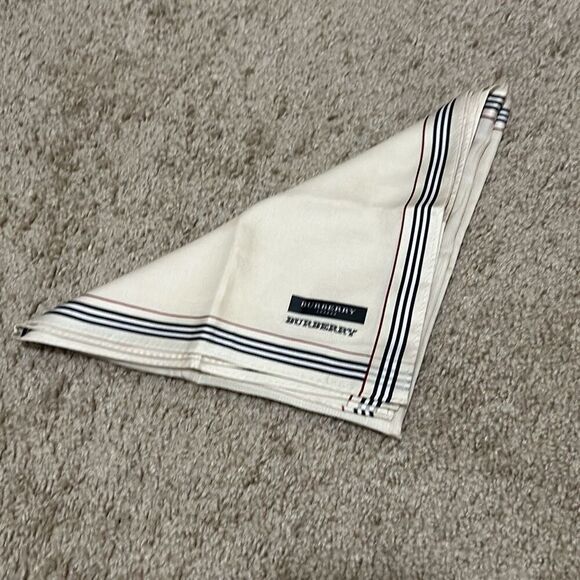 Burberry Square Scarf Nova Check Plaid Style Border Tan Neutral Preppy Academia - Picture 6 of 7